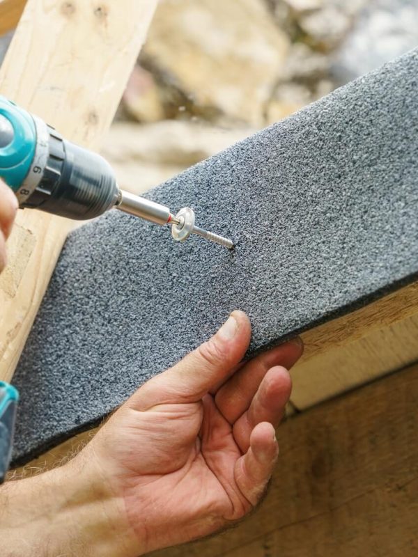 screw-on-the-roofing-felt-1.jpg